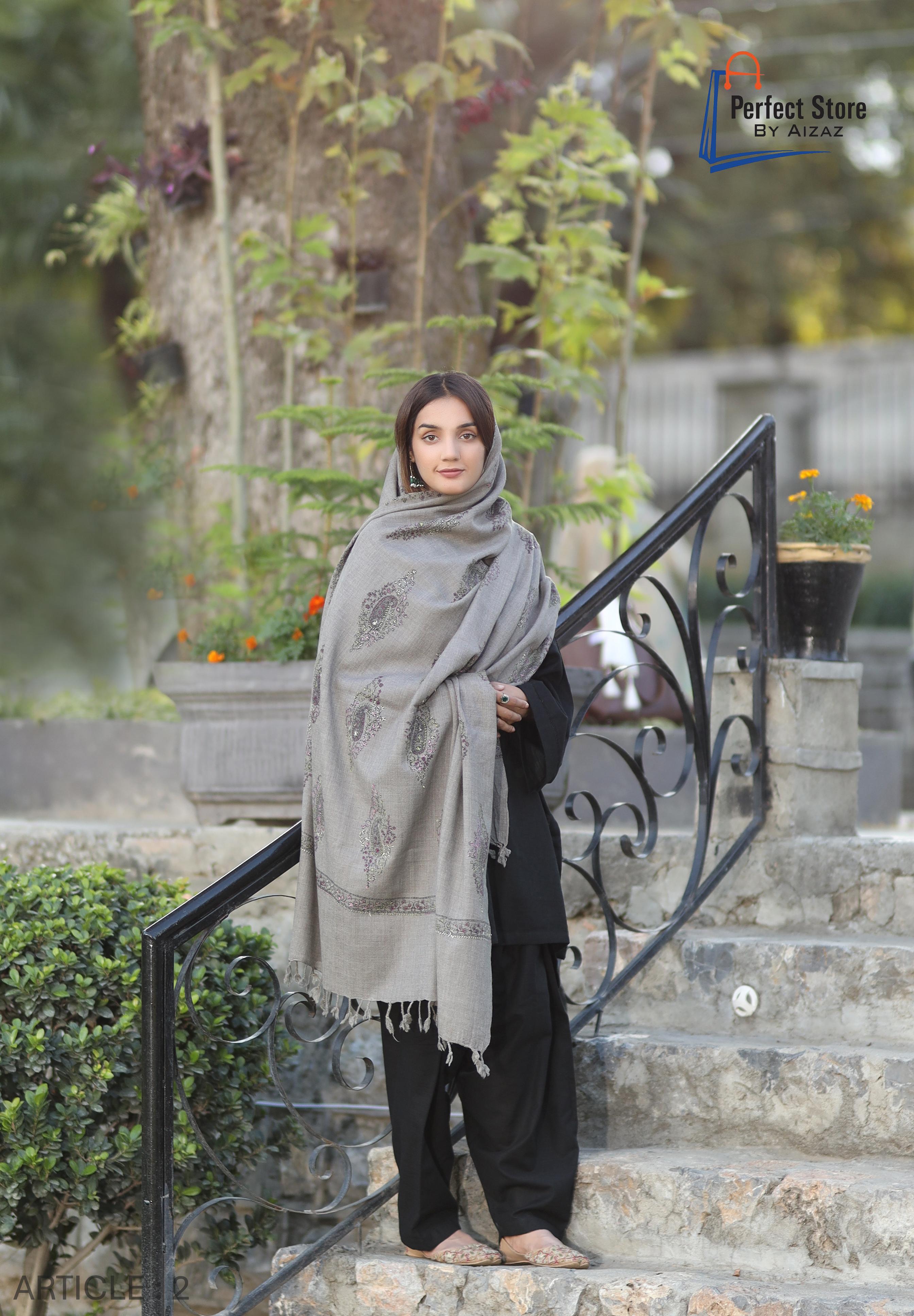 Luxury Tabrezi Jamawar handmade wool shawl > 02